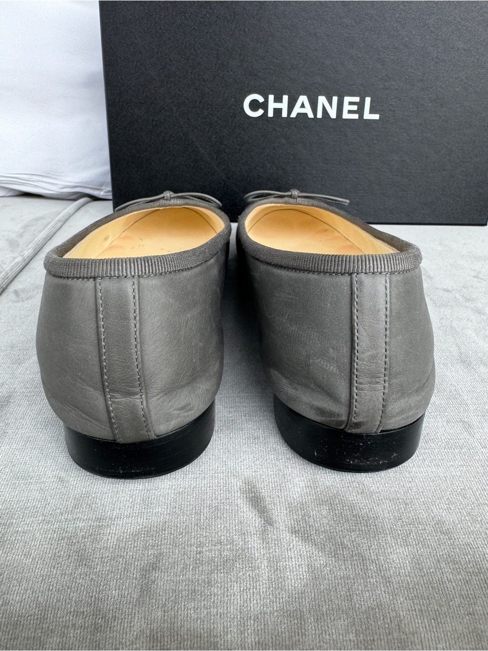 Chanel Gray and Black Leather Cap-Toe Ballet Flats with Bow - Aged Calfskin - Picture 6 of 10